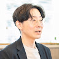 山崎嘉久