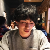石地 亮介