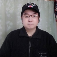 魚躬康史(ヤスシ)